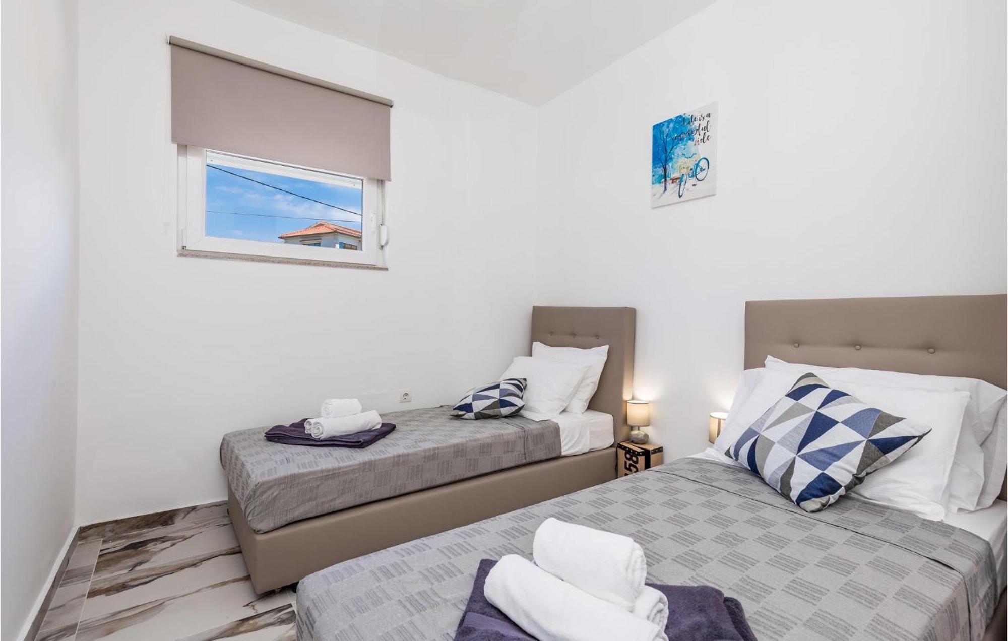 2 Bedroom Amazing Apartment In Rijeka Ngoại thất bức ảnh
