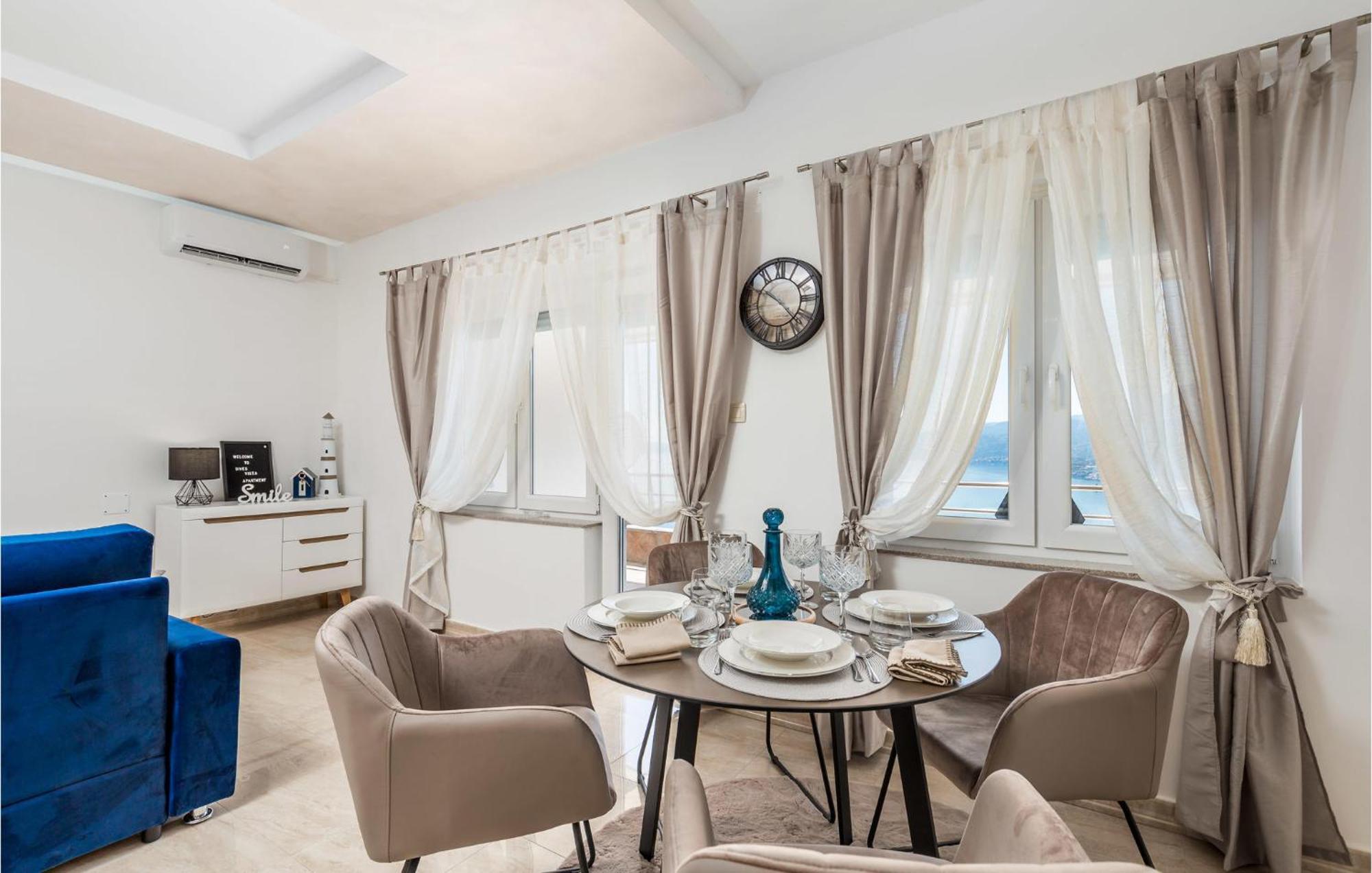 2 Bedroom Amazing Apartment In Rijeka Ngoại thất bức ảnh