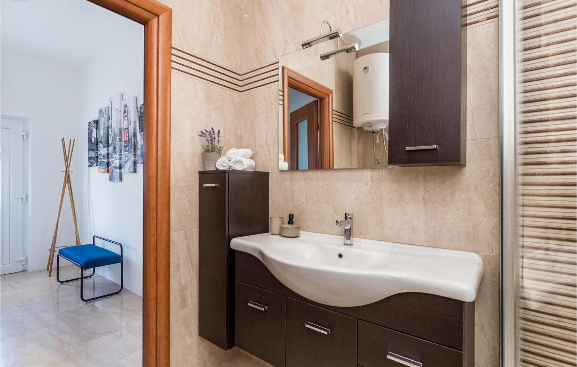 2 Bedroom Amazing Apartment In Rijeka Ngoại thất bức ảnh