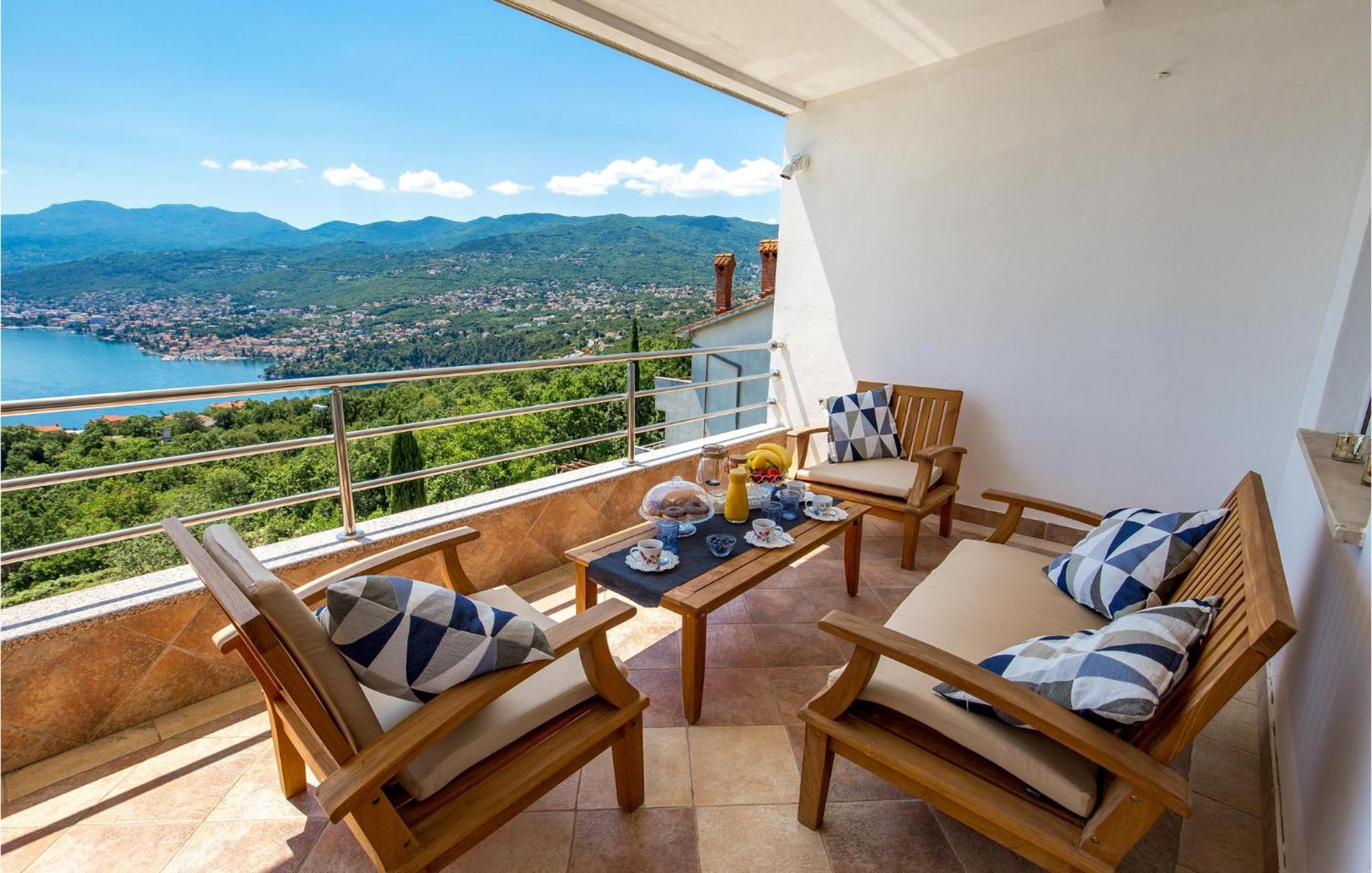 2 Bedroom Amazing Apartment In Rijeka Ngoại thất bức ảnh